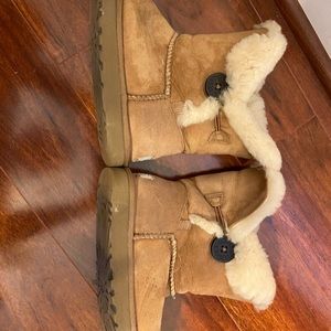 Size 7 tan ugh boots